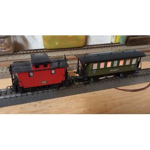 2 togvogne med lys og baglys